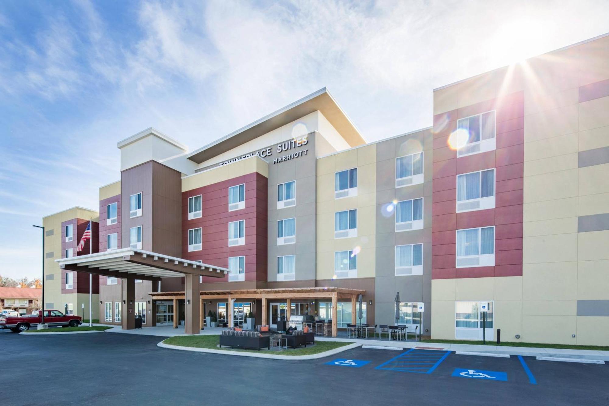 Towneplace Suites By Marriott Cleveland Exteriör bild